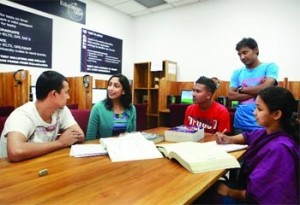 à¦¢à¦¾à¦•à¦¾à¦° à¦†à¦®à§‡à¦°à¦¿à¦•à¦¾à¦¨ à¦¸à§‡à¦¨à§à¦Ÿà¦¾à¦°à§‡ à¦°à¦¯à¦¼à§‡à¦›à§‡ à¦¶à¦¿à¦•à§à¦·à¦¾à¦°à§à¦¥à§€à¦¦à§‡à¦° à¦ªà¦°à¦¾à¦®à¦°à§à¦¶ à¦¨à§‡à¦“à¦¯à¦¼à¦¾à¦° à¦¸à§à¦¯à§‹à¦—à¥¤