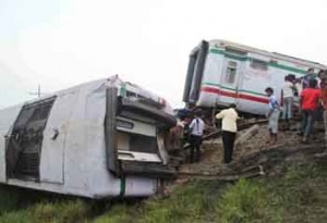 à¦°à§‡à¦²à¦²à¦¾à¦‡à¦¨à§‡à¦° à¦«à¦¿à¦¸à¦ªà§à¦²à§‡à¦Ÿ à¦‰à¦ªà¦¡à¦¼à§‡ à¦«à§‡à¦²à¦¾à¦¯à¦¼ à¦ à¦¦à§à¦°à§à¦˜à¦Ÿà¦¨à¦¾ à¦˜à¦Ÿà§‡à¥¤