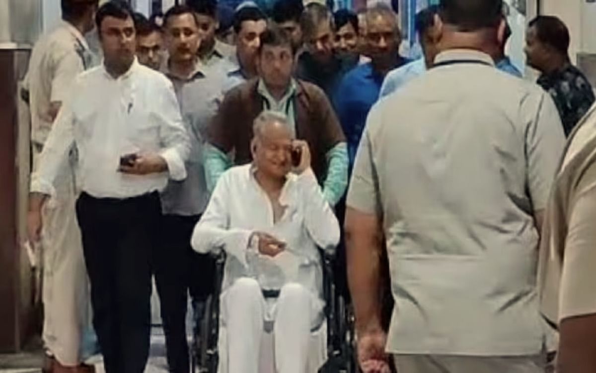 CM Ashok Gehlot got injured in both thumbs, fracture in left, know how the accident happened