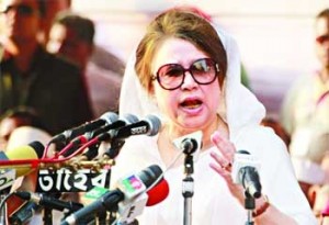 বিরোধীদলীয় নেতা ও বিà¦à¦¨à¦ªà¦¿à¦° চেয়ারপারসন খালেদা জিয়া বকà§à¦¤à§ƒà¦¤à¦¾ দেন