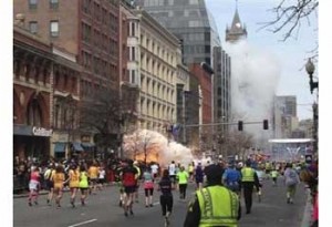 à¦¬à§‹à¦¸à§à¦Ÿà¦¨ à¦®à§à¦¯à¦¾à¦°à¦¾à¦¥à¦¨à§‡à¦° â€˜à¦«à¦¿à¦¨à¦¿à¦¶à¦¿à¦‚ à¦²à¦¾à¦‡à¦¨â€™ à¦à¦° à¦•à¦¾à¦›à§‡ à¦ªà¦° à¦ªà¦° à¦¦à§à¦‡à¦Ÿà¦¿ à¦¶à¦•à§à¦¤à¦¿à¦¶à¦¾à¦²à§€ à¦¬à§‹à¦®à¦¾ à¦¬à¦¿à¦¸à§à¦«à§‹à¦°à¦¿à¦¤ à¦¹à§Ÿà§‡à¦›à§‡à¥¤