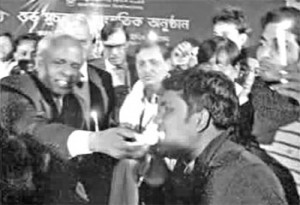 à¦›à¦¾à¦¤à§à¦°à¦²à§€à¦—à§‡à¦° à¦¸à§à¦¥à¦—à¦¿à¦¤ à¦•à¦®à¦¿à¦Ÿà¦¿à¦° à¦¨à§‡à¦¤à¦¾ à¦†à¦¸à¦—à¦° à¦†à¦²à§€à¦•à§‡ à¦•à§‡à¦• à¦–à¦¾à¦“à§Ÿà¦¾à¦šà§à¦›à§‡à¦¨ à¦‰à¦ªà¦¾à¦šà¦¾à¦°à§à¦¯ à¦¶à¦°à§€à¦« à¦à¦¨à¦¾à¦®à§à¦² à¦•à¦¬à¦¿à¦°