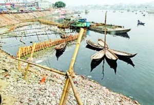 বà§à§œà¦¿à¦—ঙà§à¦—া নদীতে অবà§à¦¯à¦¾à¦¹à¦¤ আছে দখল ও দূষণ। লালবাগের সোবহানবাগ à¦à¦²à¦¾à¦•া থেকে ছবিটি তà§à¦²à§‡à¦›à§‡à¦¨ হাসান রাজা