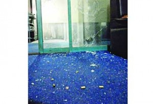 à¦°à¦®à¦¨à¦¾ à¦Ÿà§‡à¦¨à¦¿à¦¸ à¦•à¦®à¦ªà§à¦²à§‡à¦•à§à¦¸à§‡à¦° à¦ªà¦¶à§à¦šà¦¿à¦® à¦—à§à¦¯à¦¾à¦²à¦¾à¦°à¦¿à¦° à¦¨à¦¿à¦šà¦¤à¦²à¦¾à¦° à¦•à¦•à§à¦·à§‡à¦° à¦•à¦¾à¦šà§‡ à¦—à§à¦²à¦¿à¦° à¦šà¦¿à¦¹à§à¦¨à¥¤ à¦¨à¦¿à¦šà§‡ à¦—à§à¦²à¦¿à¦° à¦–à§‹à¦¸à¦¾