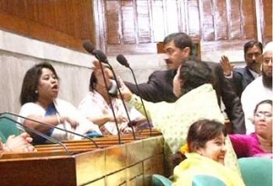 à¦¸à¦‚à¦¸à¦¦à§‡ à¦†à¦œ à¦¬à¦¾à¦•-à¦¬à¦¿à¦¤à¦£à§à¦¡à¦¾à¦° à¦à¦•à¦ªà¦°à§à¦¯à¦¾à§Ÿà§‡ à¦¬à¦¿à¦à¦¨à¦ªà¦¿à¦° à¦¸à¦¾à¦‚à¦¸à¦¦à§‡à¦°à¦¾ à¦šà§œà¦¾à¦“ à¦¹à¦¨ à¦¸à¦°à¦•à¦¾à¦°à¦¦à¦²à§€à§Ÿ à¦¸à¦¾à¦‚à¦¸à¦¦ à¦«à¦œà¦¿à¦²à¦¾à¦¤à§à¦¨à§à¦¨à§‡à¦›à¦¾à¦° à¦“à¦ªà¦°à¥¤