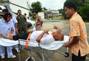 à¦à¦•à¦œà¦¨à¦•à§‡ à¦‰à¦¦à§à¦§à¦¾à¦° à¦•à¦°à§‡ à¦¹à§‡à¦²à¦¿à¦•à¦ªà§à¦Ÿà¦¾à¦°à§‡ à¦¨à¦¿à¦¯à¦¼à§‡ à¦¯à¦¾à¦“à¦¯à¦¼à¦¾ à¦¹à¦šà§à¦›à§‡à¥¤