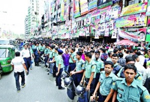 মহাসমাবেশ উপলকà§à¦·à§‡ বিà¦à¦¨à¦ªà¦¿à¦° নেতা-করà§à¦®à§€à¦°à¦¾ গতকাল à¦à§‹à¦° থেকেই নয়াপলà§à¦Ÿà¦¨à§‡ দলের কেনà§à¦¦à§à¦°à§€à§Ÿ কারà§à¦¯à¦¾à¦²à§Ÿà§‡à¦° সা