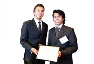 à§§à§¦ à¦¹à¦¾à¦œà¦¾à¦° à¦¡à¦²à¦¾à¦°à§‡à¦° à¦ªà§à¦°à¦¥à¦® à¦ªà§à¦°à¦¸à§à¦•à¦¾à¦° à¦¹à¦¾à¦¤à§‡ à¦®à¦¾à¦•à¦¾à¦®à§‡ à¦®à¦¾à¦¹à¦®à§à¦¦ à¦“ à¦¨à¦¾à¦¸à¦¿à¦« à¦†à¦¸-à¦¸à¦¾à¦•à¦¿à¦¬